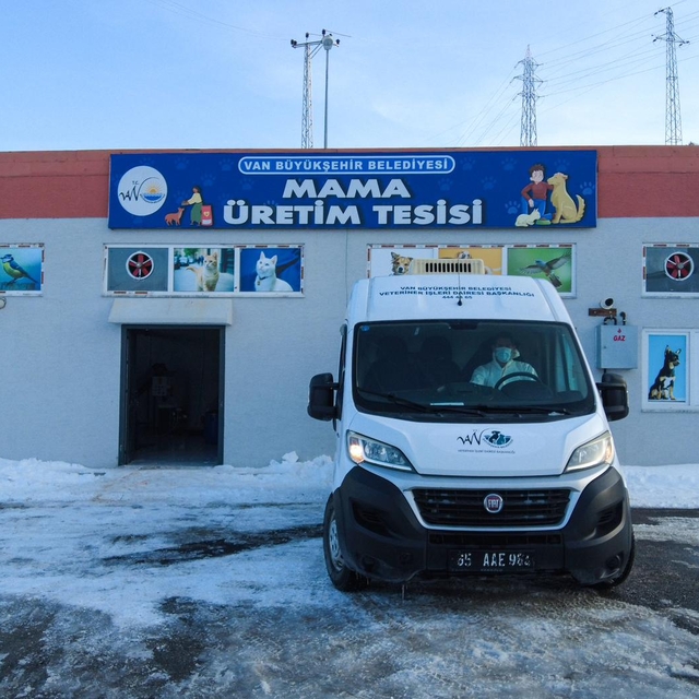 Van'da sahipsiz hayvanların beslenmesi için mama üretim tesisi kuruldu