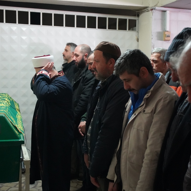 Bulgaristan'daki kazada hayatını kaybeden tır sürücüsü, Sakarya'da defnedil...