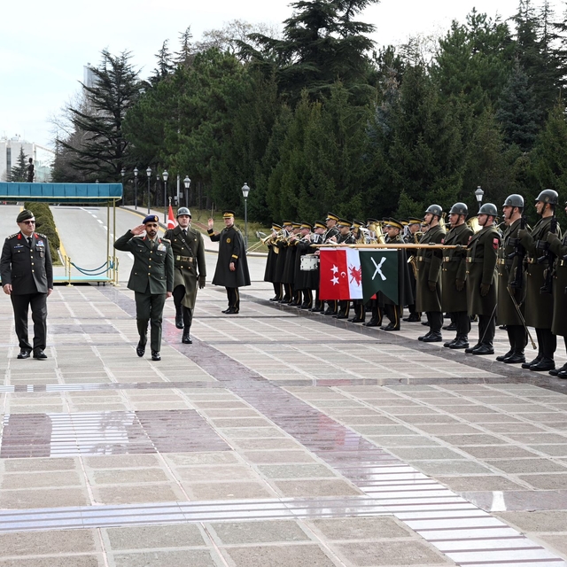 Kara Kuvvetleri Komutanı Orgeneral Tokel, BAE'li mevkidaşı Hallami ile bir...
