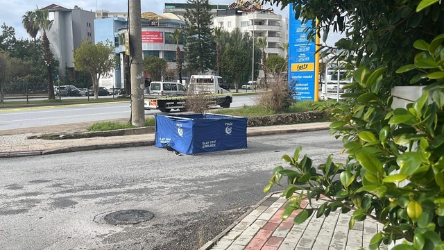 Alanya'da ölümle sonuçlanan trafik kazası güvenlik kamerasına yansıdı