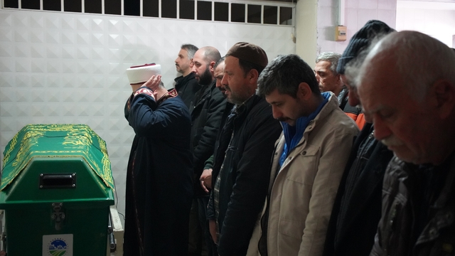 Bulgaristan'daki kazada hayatını kaybeden tır sürücüsü, Sakarya'da defnedildi