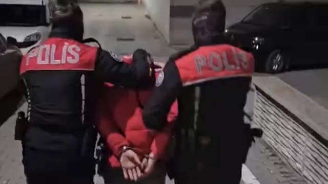 Samsun'da 23 yıl 9 ay ve 4 yıl 2 ay hapis cezası bulunan 2 hükümlü yakalandı