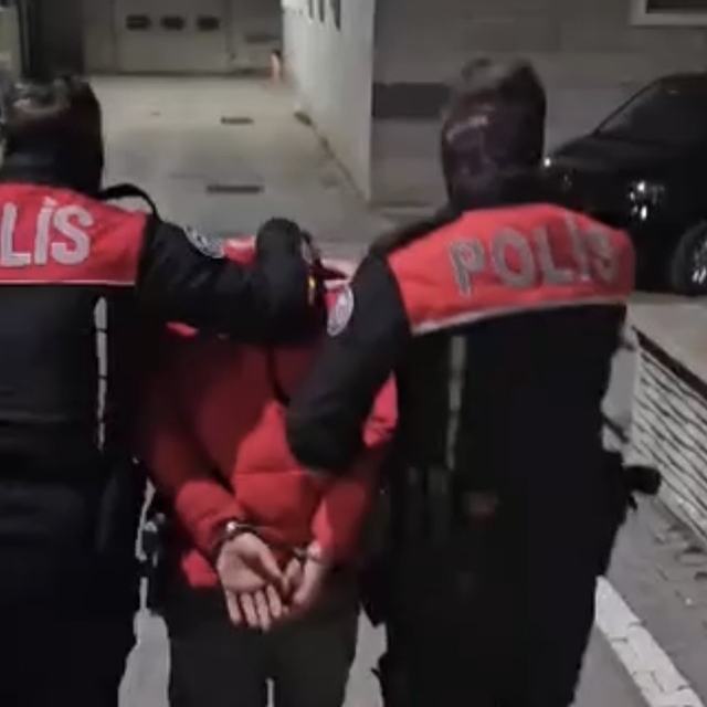 Samsun'da 23 yıl 9 ay ve 4 yıl 2 ay hapis cezası bulunan 2 hükümlü yakaland...
