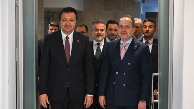 Saadet Partisi Genel Başkanı Arıkan, Yeniden Refah Partisi Genel Başkanı Erbakan'ı ziyaret etti