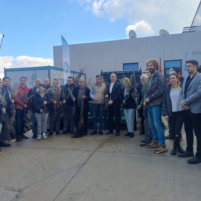 Büyükşehir harekete geçti, Datça'da fidanlar üreticilerle buluştu