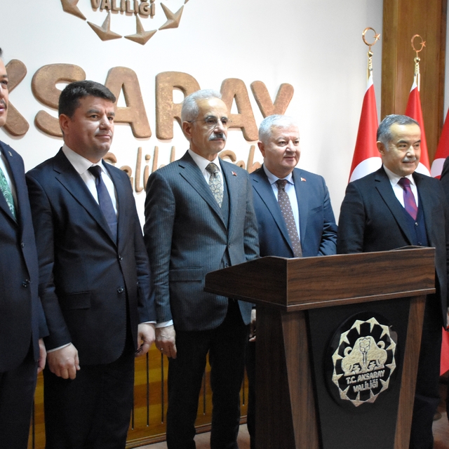 Ulaştırma ve Altyapı Bakanı Abdulkadir Uraloğlu, Aksaray'da ziyaretlerde bu...