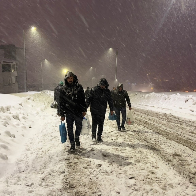 Yüksekova kar ve tipi etkili oldu