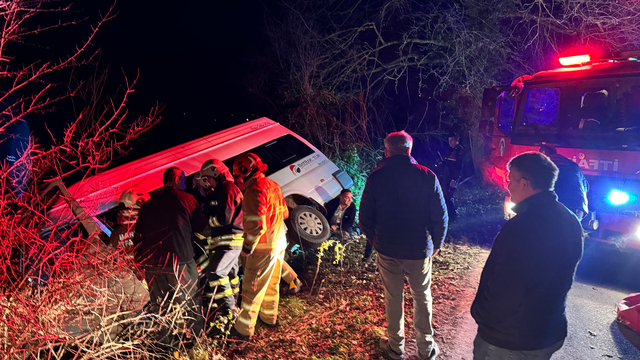 Bartın'da devrilen minibüsteki 4 kişi yaralandı