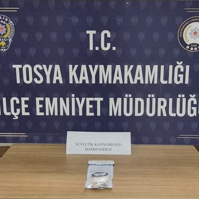 Kastamonu'da uyuşturucu operasyonunda yakalanan 3 şüpheliden 1'i tutuklandı