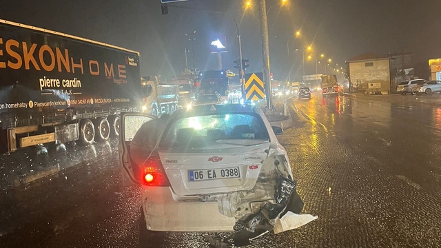 Konya'da tır otomobile çarptı: 2 yaralı