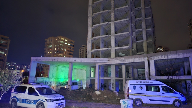 2 metre derinliğinde su biriken inşaatın bodruma düşüp, boğuldu