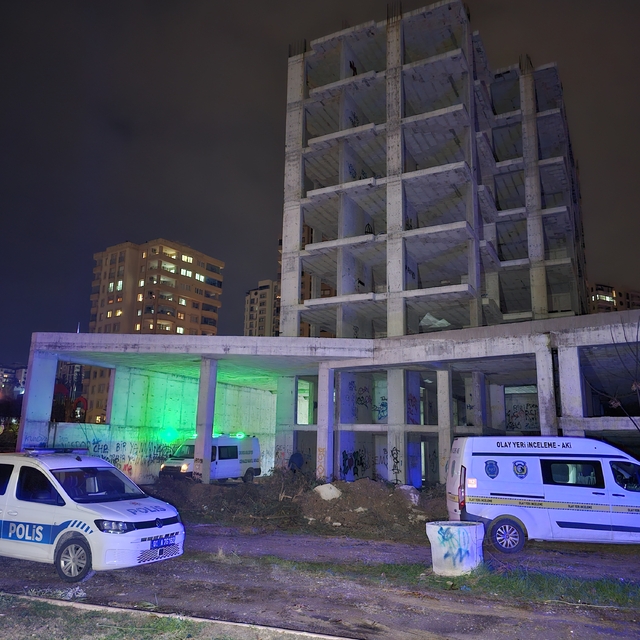 2 metre derinliğinde su biriken inşaatın bodruma düşüp, boğuldu