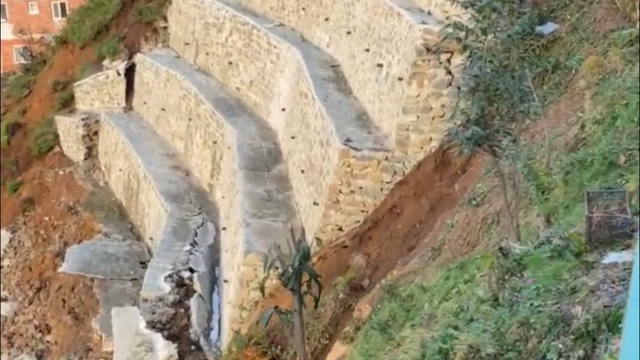 Rize'de istinat duvarı çöktü: 2 ev tedbir amaçlı boşaltıldı