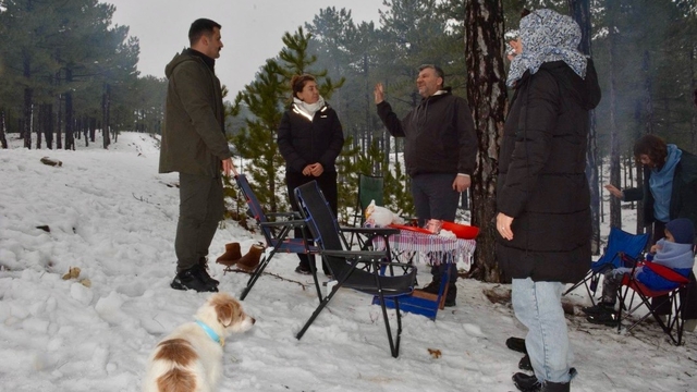 Köyceğiz Kaymakamı Kumcu, vatandaşların kar keyfine ortak oldu