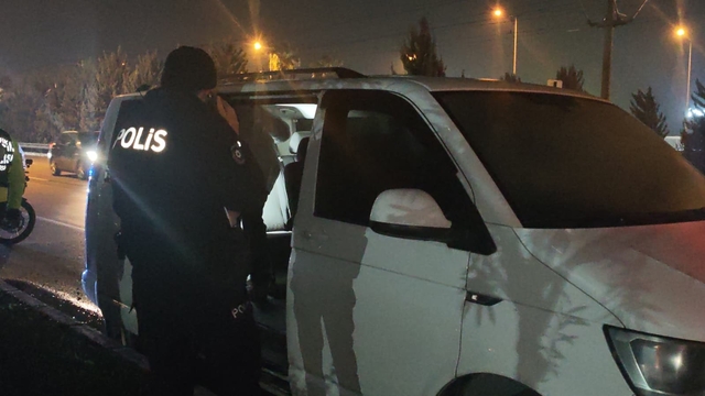 Antalya'da bir kişi park halindeki araçta ölü bulundu