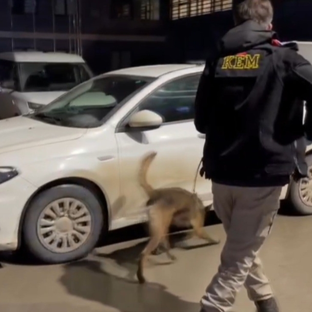 Binlerce uyuşturucu hap ele geçirildi: 3 kişi tutuklandı