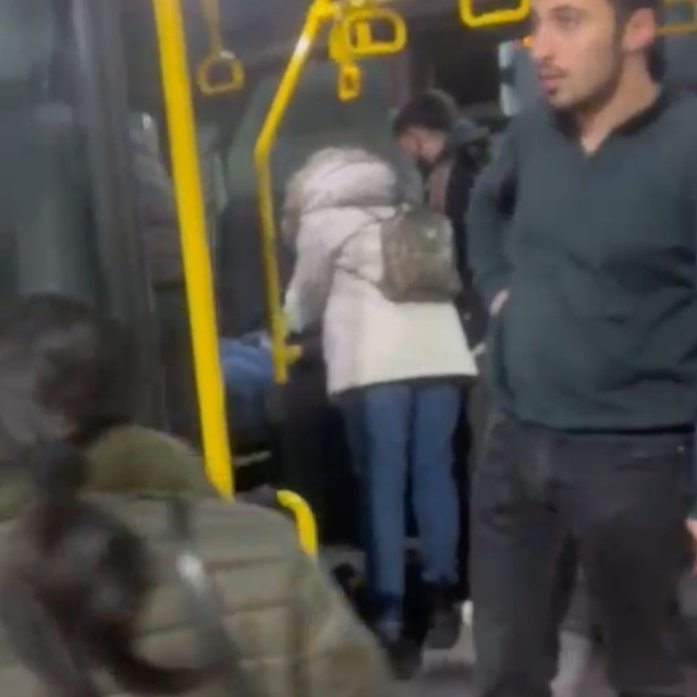 Bursa'da özel halk otobüsü şoförü, kalp krizi geçiren hastayı hastaneye yet...