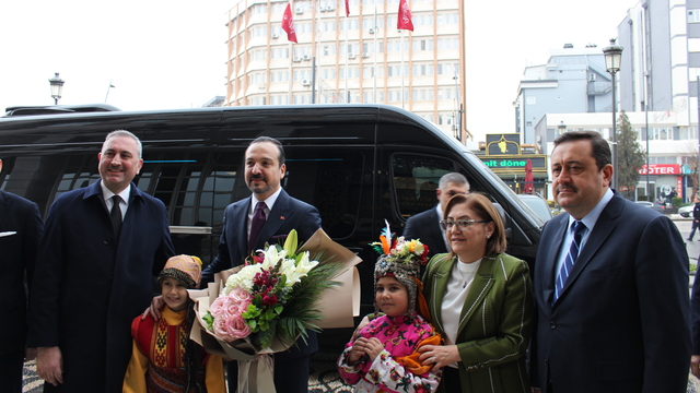 AK Parti Genel Başkan Yardımcısı Zorlu, Gaziantep'te belediyeleri ziyaret etti