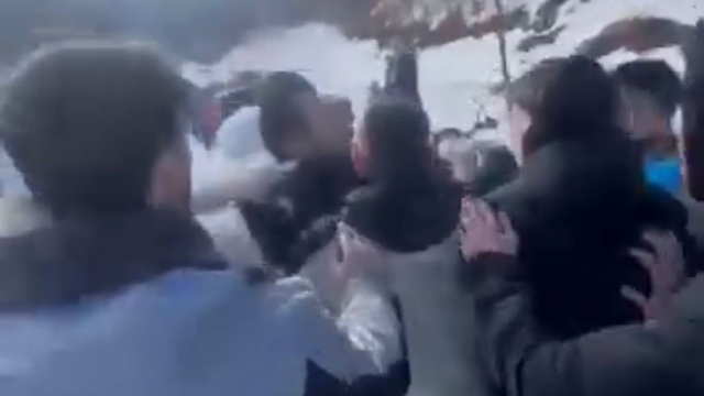 Kartepe'de tartışma kavgaya döndü: Baba, çocuklarının yanında darp edildi
ATV turu düzenleyen şahıslar vatandaşlara saldırdı, çocuklar gözyaşlarına boğuldu