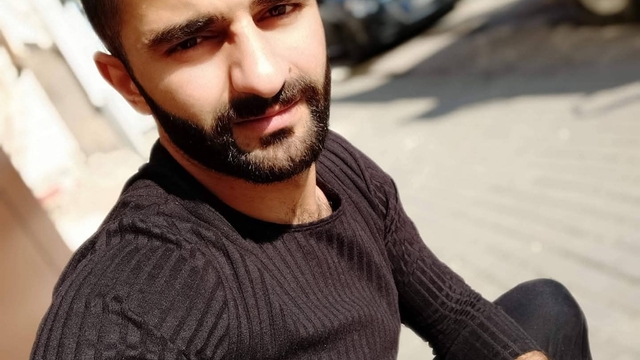 Bursa'da talaş yüklü tır devrildi: Araçta sıkışan genç sürücü hayatını kaybetti