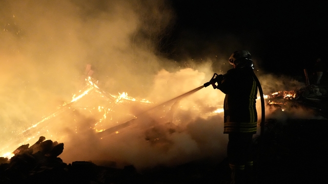Kastamonu'da çıkan yangında 3 ev zarar gördü, 2 samanlık yandı