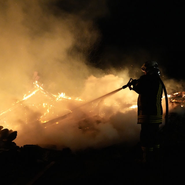 Kastamonu'da çıkan yangında 3 ev zarar gördü, 2 samanlık yandı