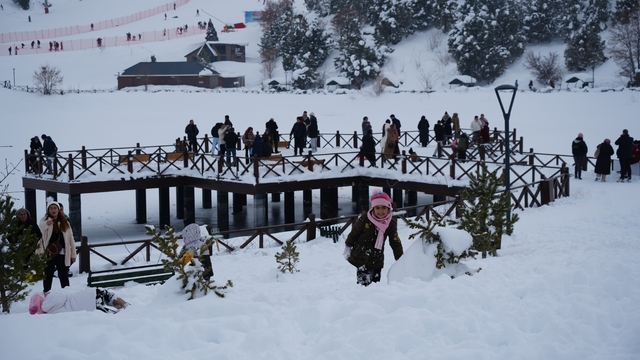 Ergan'da kayak ve kızak keyfi