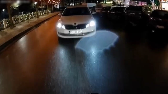 Tekirdağ'da motosikletle otomobilin kafa kafaya çarpıştığı kaza kamerada