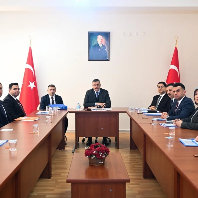 Vali Çiftçi, Aziziye'de devam eden kamu projeleri hakkında bilgi aldı