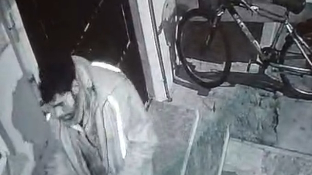 Balkondaki motosiklet ekipmanlarını çaldı
Eskişehir'de ilginç hırsızlık olayı kameraya yansıdı