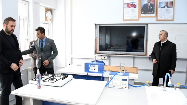 Yükümlülerin temizlediği lisenin fiziki imkânları değerlendirildi