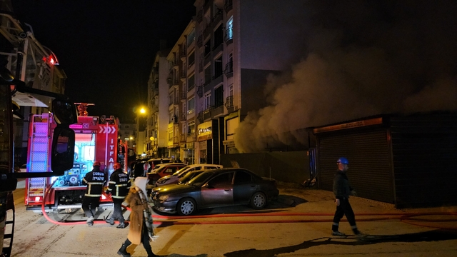 Çorum'da halı yıkama fabrikasında çıkan yangın hasara neden oldu