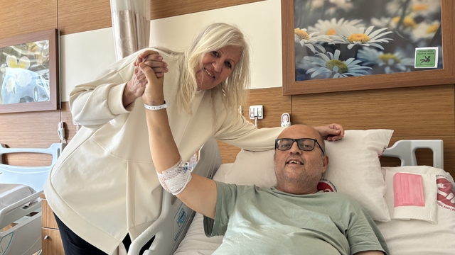 Çanakkale'de anneden oğluna böbrek nakli
Oğluna böbreğini bağışlayan anne:
"Oğlum acı çekiyordu. Bir an önce oğlum kurtulsun istedim"