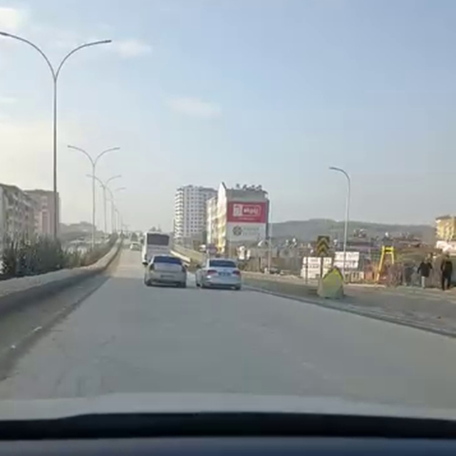 Sağdan sollama yaparak yürekleri ağza getiren sürücüye ceza