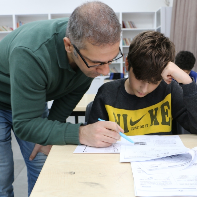 Gönüllü öğretmenler tatilde LGS'ye hazırlanan öğrencilere destek veriyor