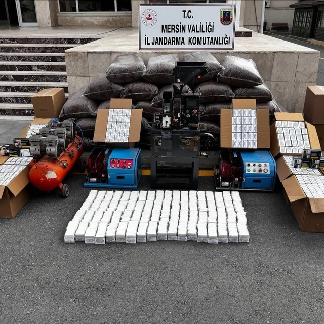 Mersin'de kaçak tütün ve makaron ele geçirildi