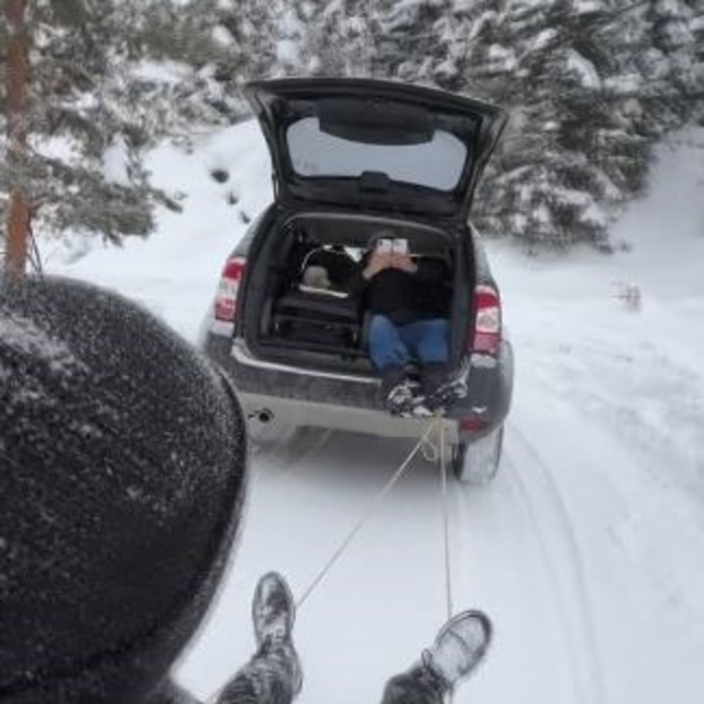 Şavşat'ta geleneksel tahta kızaklarla kış eğlencesi