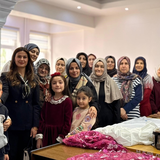 Vali Sözer'in eşi Söğüt'te temaslarda bulundu