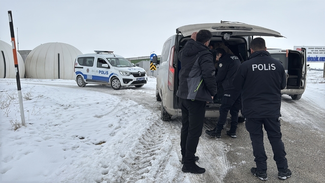 Erzurum'da mahallelinin yönlendirmesiyle 10 düzensiz göçmen yakalandı