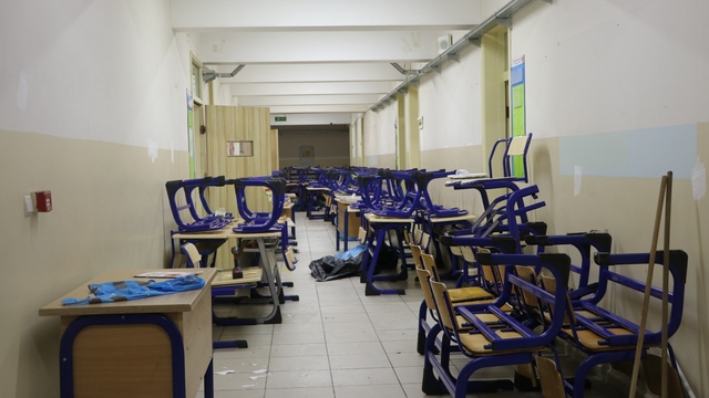 Yükümlüler, okulu boyayıp sömestir sonrası eğitim dönemine hazırladı