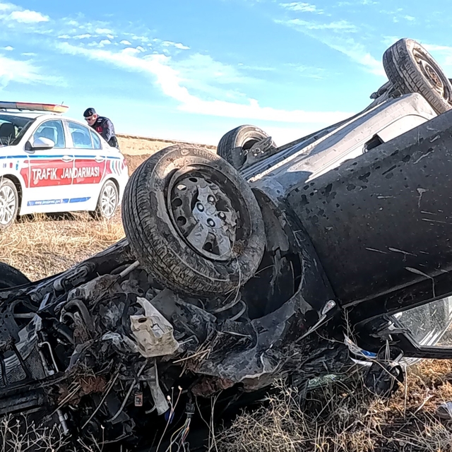 Aksaray'da takla atan otomobilin sürücüsü yaralandı
