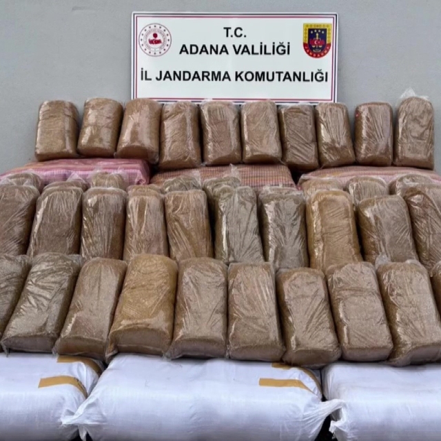 Adana'da bin 140 kilogram kaçak tütün ele geçirildi