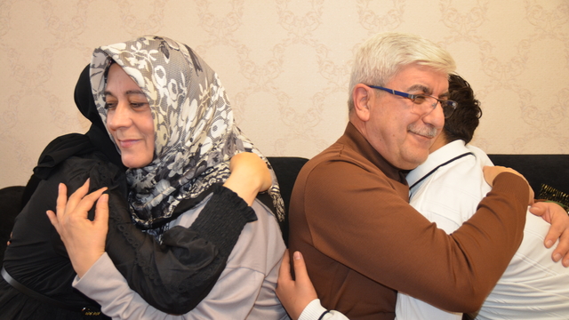 İki çocuğun sevgisiyle başlayan "koruyucu aile mutluluğu" kurdukları dernekle büyüyor