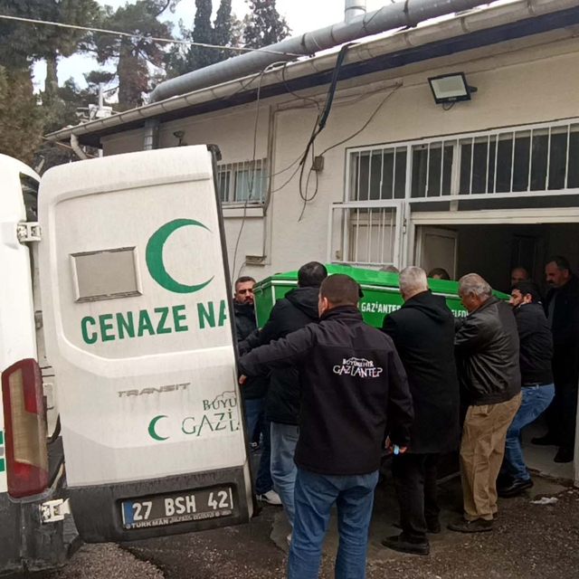 Yeni aldıkları otomobille evlerine dönerken kaza yapan 3 kardeş öldü