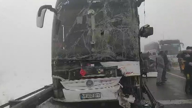 Sivas'ta sis zincirleme kazaya neden oldu: 7 yaralı