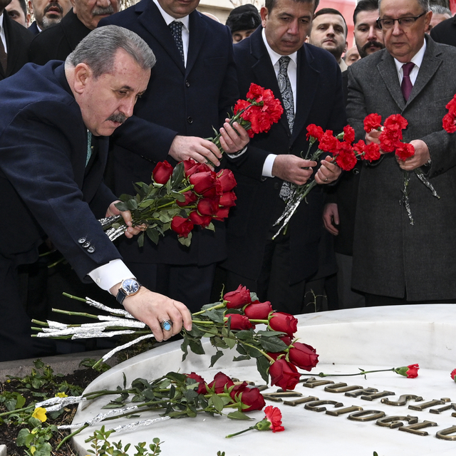 Muhsin Yazıcıoğlu, BBP'nin 33. kuruluş yıl dönümünde kabri başında anıldı