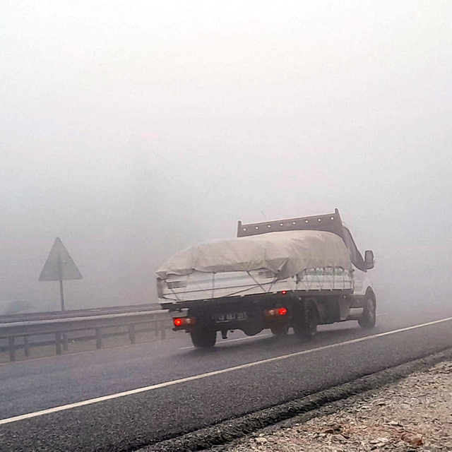 Sakar rampasında yoğun sis: Görüş mesafesi 5 metreye düştü