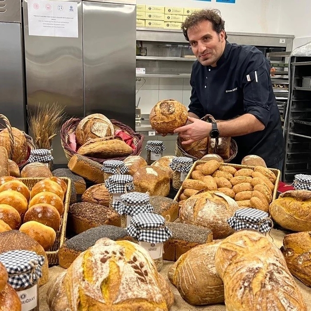 Geleceğe mayalanan eller
Tokat ÇEKOM'da çocuklar OKA desteğiyle ekmek yapım...