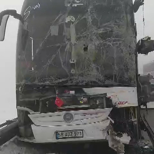 Sivas'ta sis zincirleme kazaya neden oldu: 7 yaralı