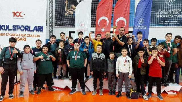 Karatay Belediyespor Güreş Takımı Kahramanmaraş'tan ikincilikle döndü